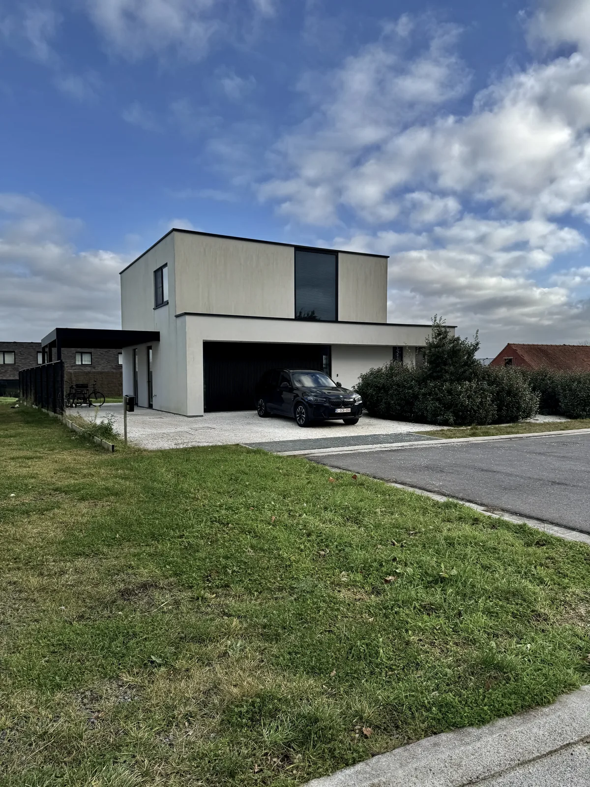 Woning crepi voor Crepi Care reiniging vuile gevel
