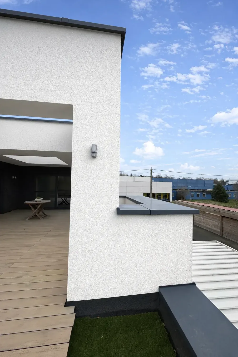 Crepi gevel Vlaanderen na professionele reiniging door Outshine