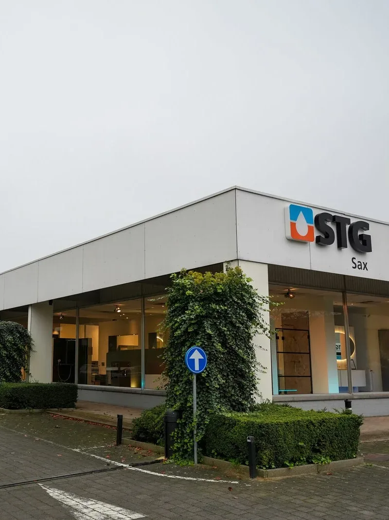 STG Sax showroom na gevelreiniging
